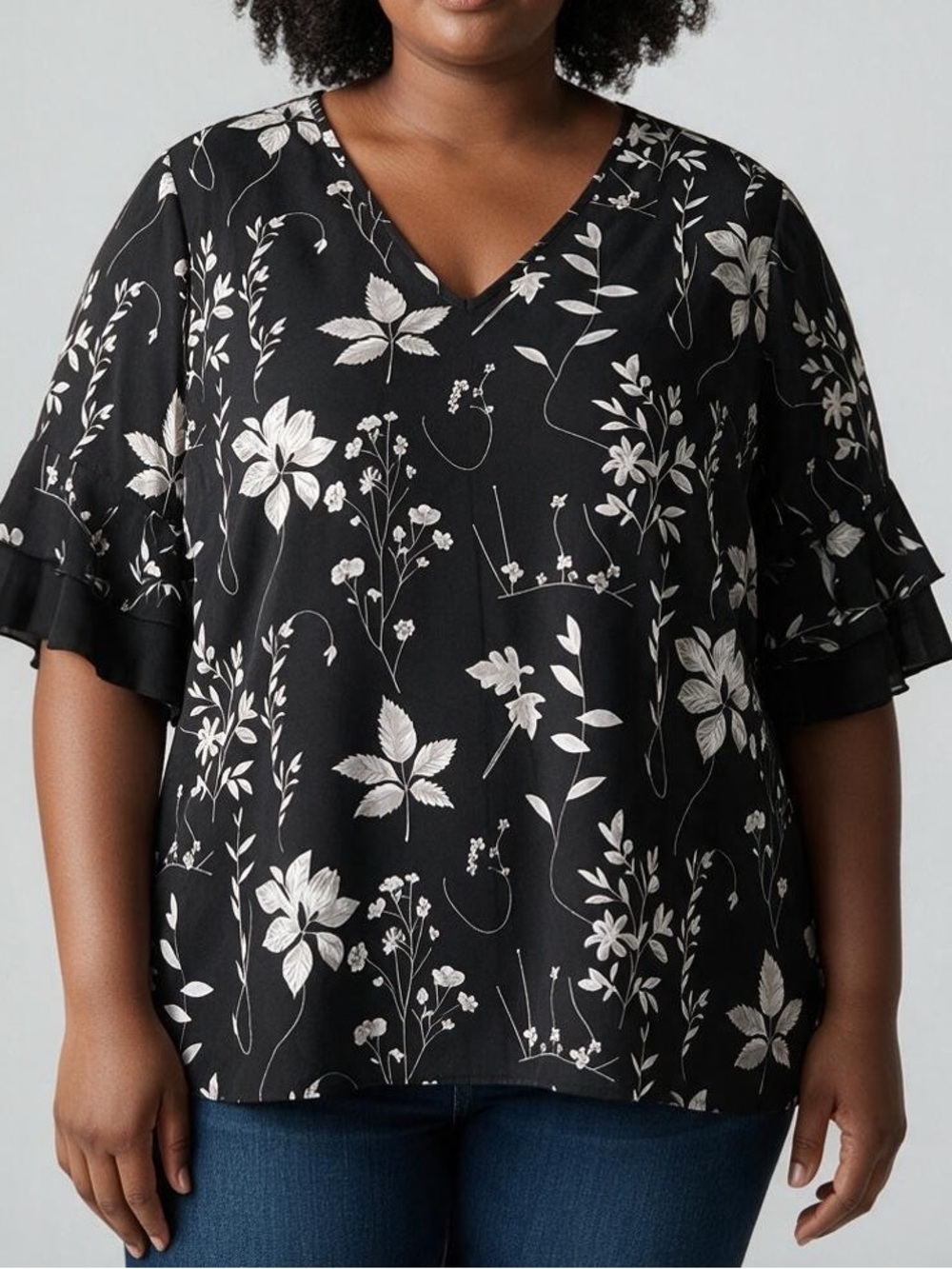 BloomChic Size 18-20 Black and White Floral V-Neck Ruffle Sleeve Blouse